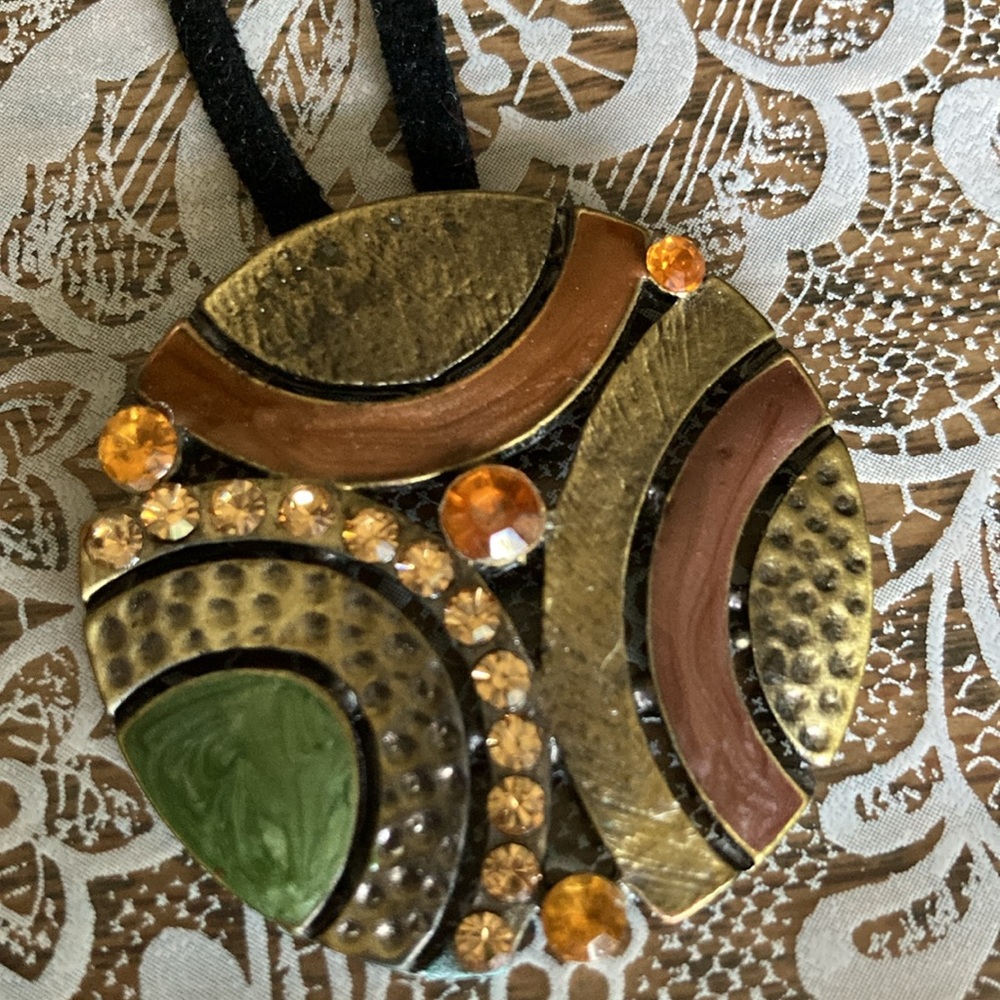 Unmarked  gt necklace with yellow/orange rhinestones enamel arcs $18